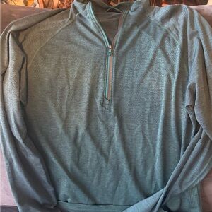 Lululemon large men’s pullover shirt
